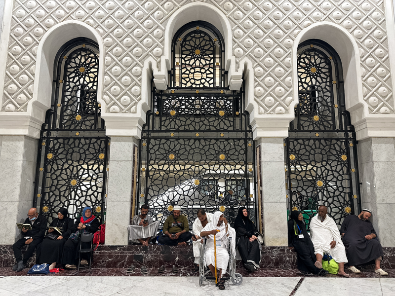 <p>Her yıl milyonlarca Müslümanın hac ve umre için ziyaret ettiği 7 minareli Mescid-i Haram, İslam mimarisinin en önemli örneklerinden biri sayılıyor.</p>