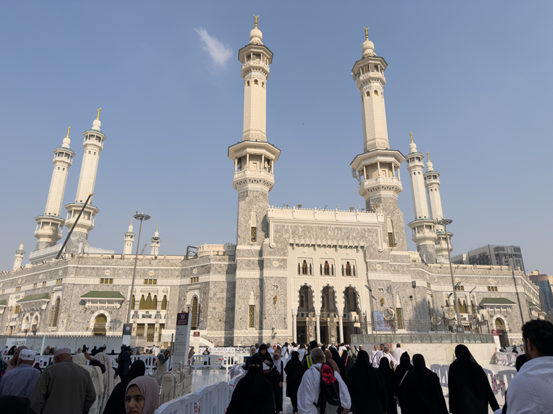 <p> Mescid-i Haram, yılın her günü dünyanın birçok yerinden gelen Müslümanlar tarafından ziyaret ediliyor.</p>
