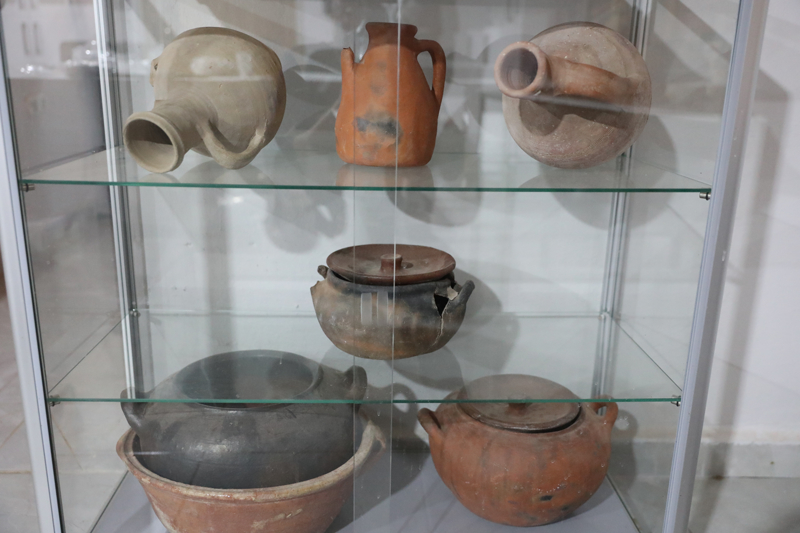 <p>Erdal, �ocuklar�n dahi erken ya�ta tar�msal faaliyetlere ve g�ndelik i� y�k�ne dahil oldu�unu tespit ettiklerini belirterek, alan�n her tabakas�n�n farkl� mimari �zellikleriyle kendini g�steren, �ok d�zenli bir yap�lanmaya sahip oldu�unu s�yledi.</p>