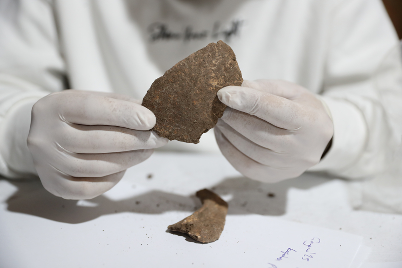 <p><b>- 'MEZOPOTAMYA VE KAFKASYA �LE �L��K�S� BULUNAN B�R TOPLULUK'</b></p><p><b><br></b></p><p>Bu d�zenli yap�lanman�n kendi kafalar�na g�re bir ya�am bi�imlerinin olmad���n�, bunlar� y�neten bir idare bi�iminin olmas� gerekti�ini g�sterdi�ini anlatan Erdal, �u tespitleri payla�t�:</p>