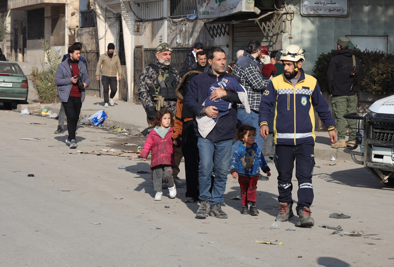 <p>�at��malar nedeniyle kent merkezinde resmi kurumlardaki �al��malar durdurulmu�, okullarda ve �niversitelerde e�itime ara verilmi�ti.</p>