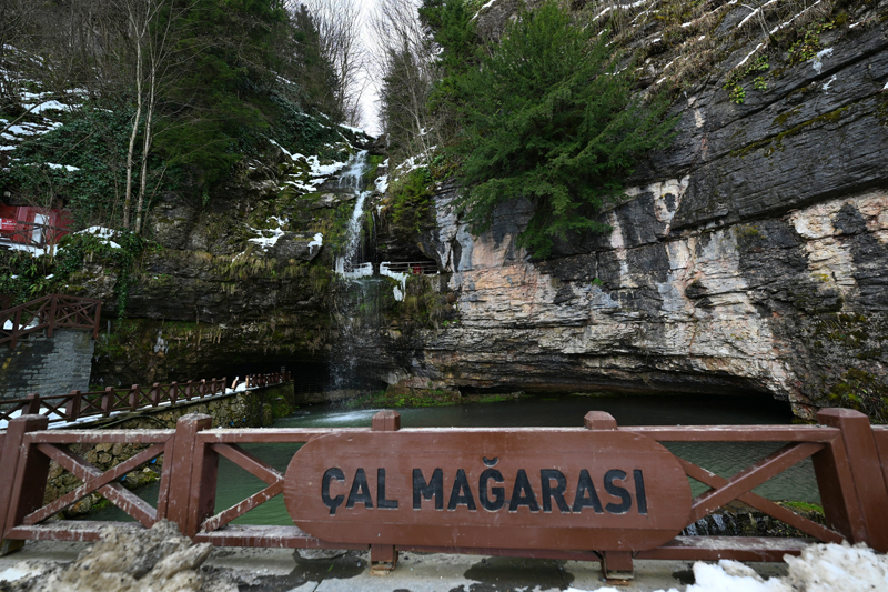 <p>Ma�ara, yer alt�n� ke�fe ��kan adrenalin tutkunlar�na unutulmaz yolculuk ya�at�yor.</p>