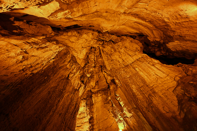 <p>Y�l boyunca a��k tutulan, �zerindeki kalesinde �ayevi ve y�re mutfa��yla da farkl� imkanlar sa�layan �al Ma�aras�, 2025'te 178 bin 500 ziyaret�iyi a��rlad�.</p>