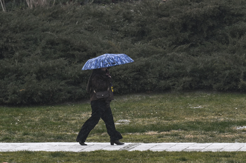 <p>Ankara'da sabah saatlerinde hafif kar ya���� g�r�ld�.</p>