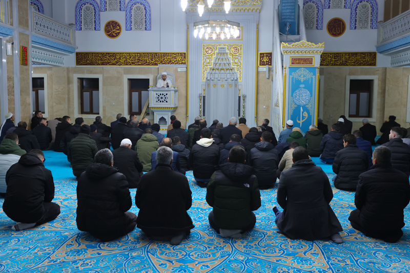 <p><b>HAKKAR�'DE M�RA� KAND�L� DUALARLA �DRAK ED�LD�</b></p>