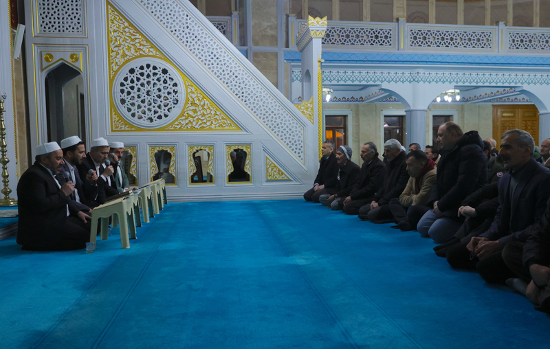 <p>Program kapasam�nda Hakkari �l M�ft�s� H�seyin Oku�, vaaz verdi.</p>