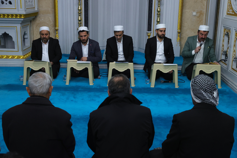 <p>Hakkari'de Mira� Kandili Dolay�s�yla Ulu Cami'de program d�zenlendi. </p>