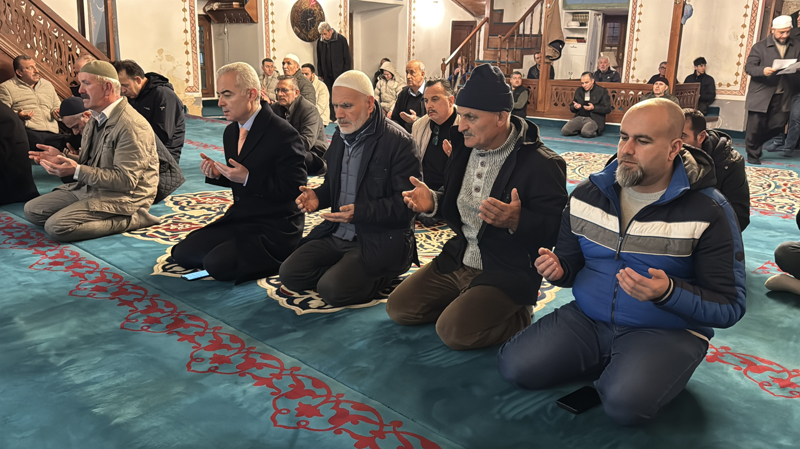 <p>K�rklareli'nde Mira� Kandili, dualarla idrak edildi. </p>