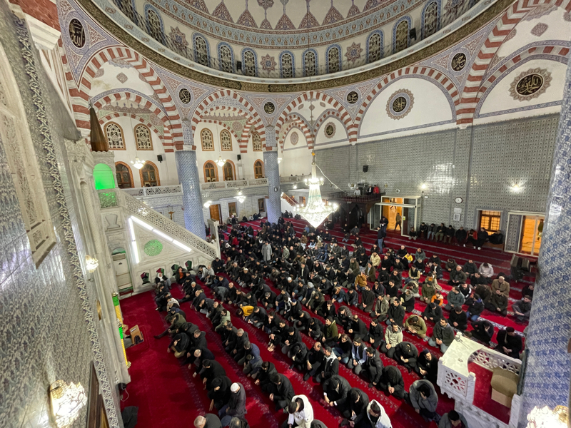 <p><b>�ANLIURFA'DA M�RA� KAND�L� DUALARLA �DRAK ED�LD�</b></p>