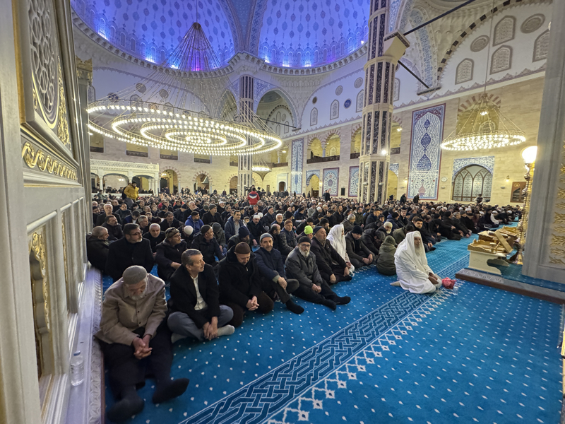 <p><b>KAHRAMANMARA�'TA M�RA� KAND�L� �DRAK ED�LD�</b></p>