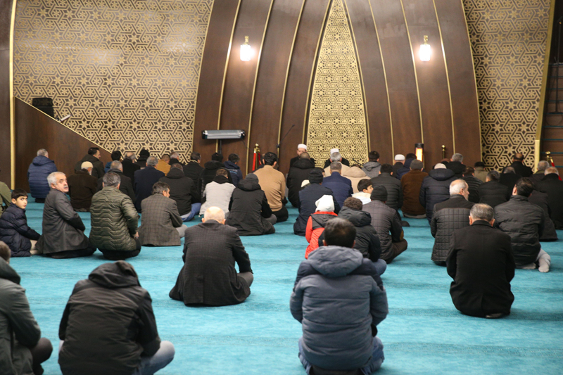 <p>Ad�yaman'da Mira� Kandili, dualarla idrak edildi. </p>