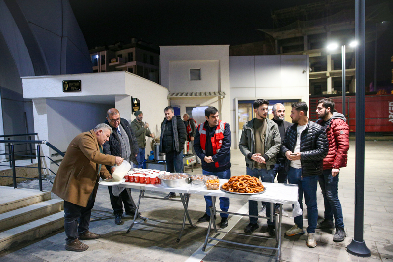 <p>Meydan Camisi'nde ger�ekle�tirilen programda, Kur'an-� Kerim okundu, dua edildi.</p>