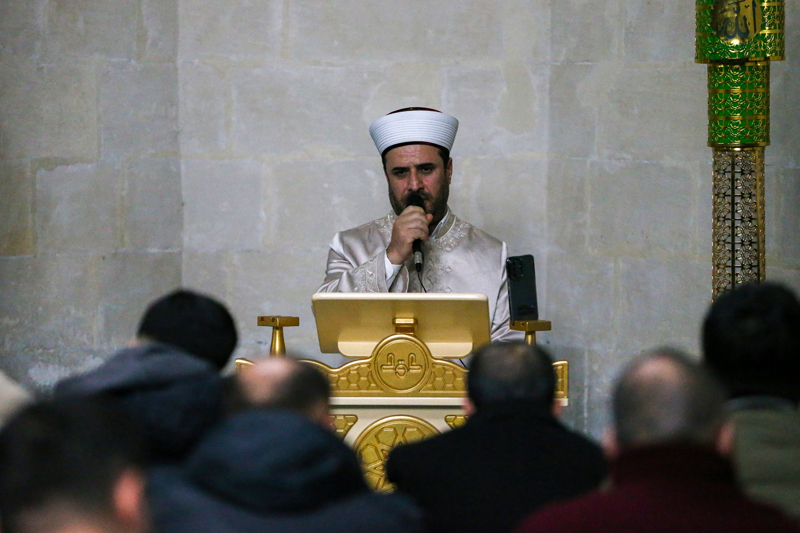 <p><b>KIR�EH�R'DE M�RA� KAND�L� DUALARLA �DRAK ED�LD�</b></p>