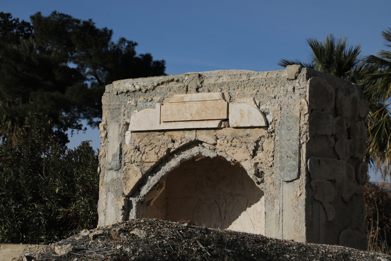 <p>Ter�ristlerin, daha �nce nehir �zerindeki Karakozak K�pr�s�'n� y�kmak i�in Karakozak k�y� taraf�ndaki aya��n� patlay�c�larla havaya u�urmaya �al��t��� ancak u� k�sm�n�n zay�f da olsa ayakta kalabildi�i farkedildi.</p>