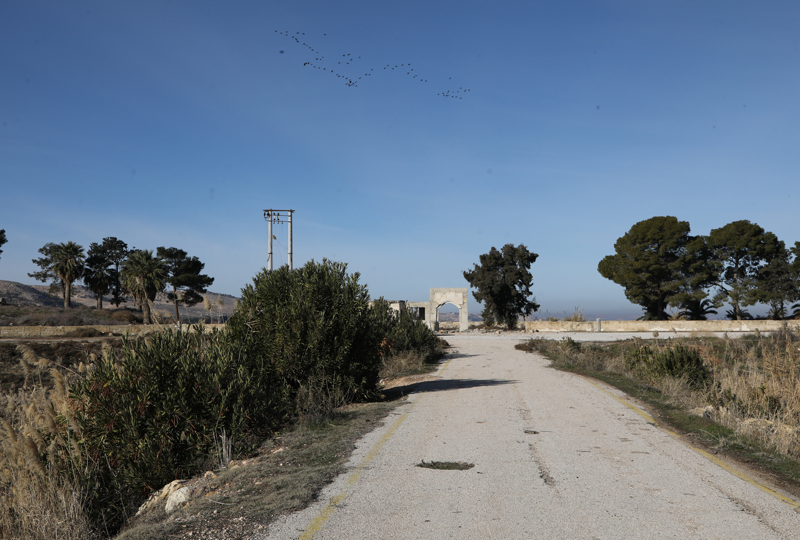 <p>Tuzaklanm�� arazideki baz� may�nlar ��plak g�zle de g�r�lebiliyor.</p>