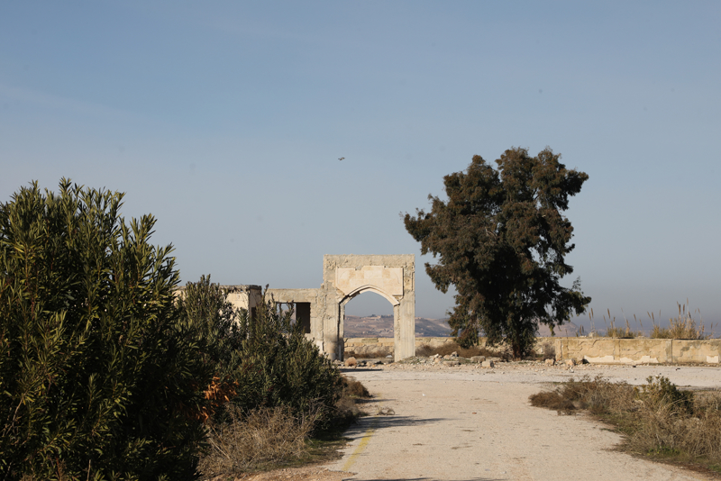 <p>Suriye ordusu, b�lgedeki may�n ve di�er tuzaklamalar� etkisiz hale getirmek i�in yo�un �ekilde faaliyet g�steriyor.</p>