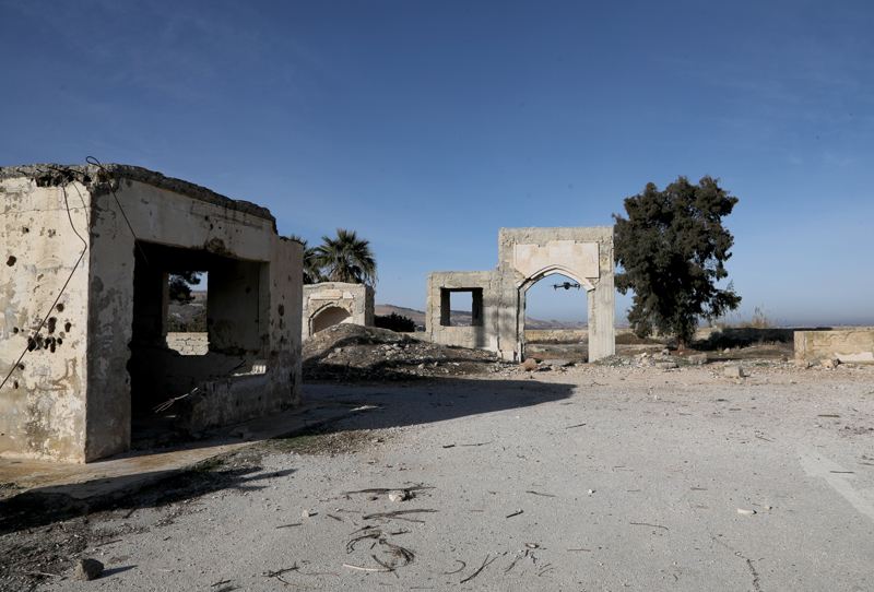 <p>12 Mart 2014'te T�rk askerinin korudu�u S�leyman �ah T�rbesi'nin bulundu�u Karakozak k�y� �evresinde DEA� ile �zg�r Suriye Ordusu (�SO) aras�nda �iddetli �at��malar ya�anmaya ba�lad�.</p>