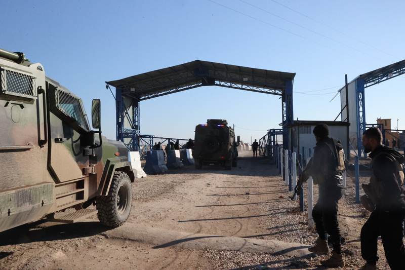 <p>Kamp ve �evresinde �nlem amac�yla g�venlik �nlemlerinin art�r�ld��� ve b�lgede durumun sakin oldu�u g�r�ld�.</p>