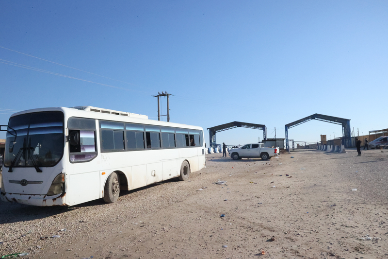 <p>YPG/SDG, bu kampta ter�r �rg�t� DEA� ile �at��malardan ka�an sivillerin yan� s�ra, teslim olan baz� DEA�'l�lar� ve ailelerini tutuyordu.</p>