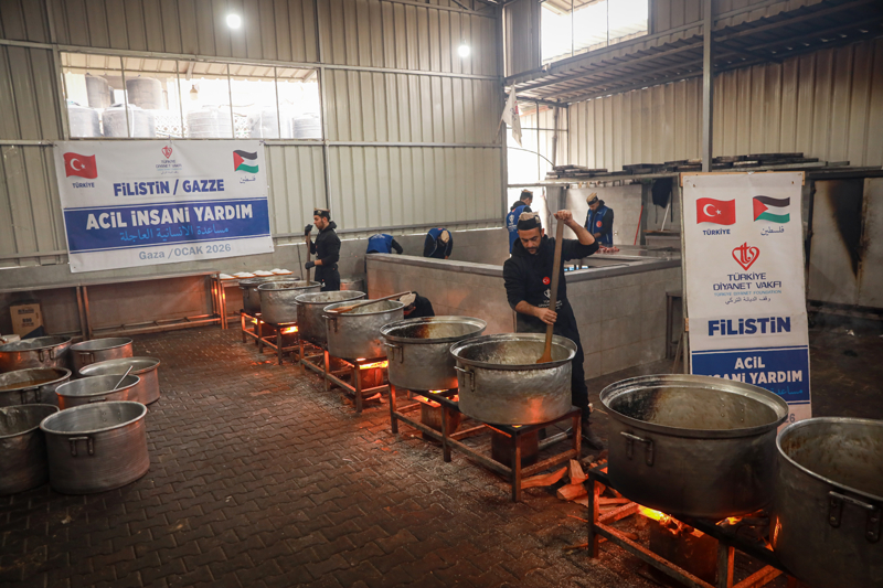 <p class='MsoNormal'>Haz�rlanan  yemekler, �at��malar ve bombard�manlar nedeniyle evlerini terk etmek zorunda kalan  Filistinlilere ula�t�r�ld�.</p>