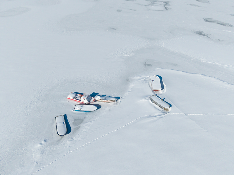 <p>Bitlis'in Ahlat il�esinde bulunan Nazik G�l�, etkili olan yo�un kar ya���� ve s�f�r�n alt�na d��en hava s�cakl�klar� nedeniyle tamamen buzla kapland�. </p>