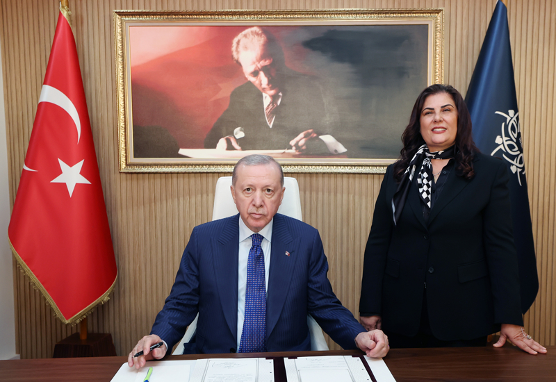 <p>Cumhurba�kan� Recep Tayyip Erdo�an, t�renin ard�ndan Ayd�n B�y�k�ehir Belediye Ba�kan� �zlem �er�io�lu'nu ziyaret etti.</p>