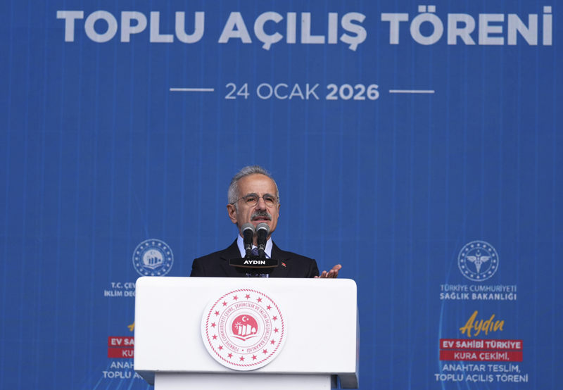 <p>T�rende, Ula�t�rma ve Altyap� Bakan� Abd�lkadir Uralo�lu, </p>