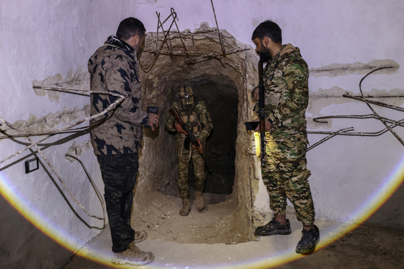 <p>Ter�r �rg�t� YPG mensuplar�n�n baz� t�nellerde ise motosikletle hareket edebilecek alanlar olu�turduklar� da g�zlemlendi.</p>