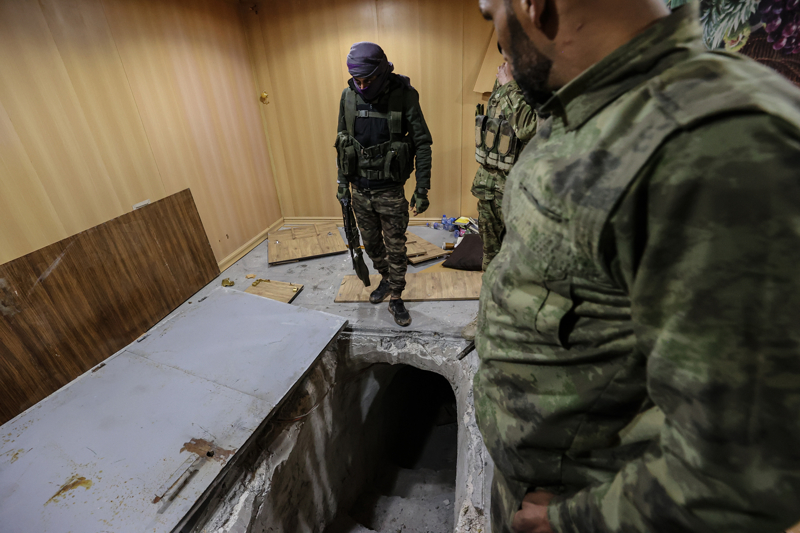 <p>AA ekibi ayr�ca bir sivil yerle�iminde havan mermilerinin yer ald��� silah deposunu da g�r�nt�ledi.</p>