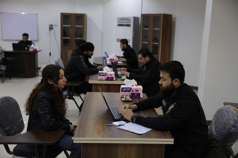 <p>Terör örgütü YPG'nin son günlerinde sözde liderliğinin burada bulunduğunu, 'çekilmeyecekleri yönünde karar aldıklarını' belirten Salih, Suriye ordusunun gelmesinin ardından ise silahlarını toplayıp kaçtıklarını kaydetti.</p>