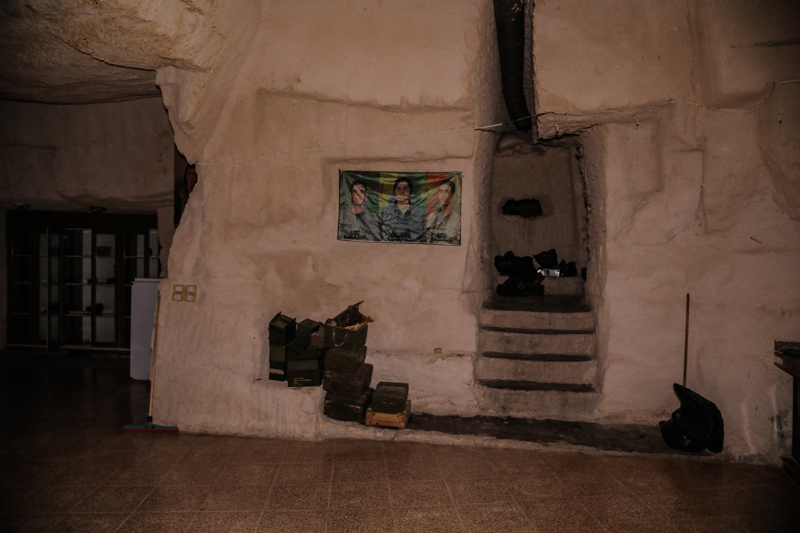 <p>Yer alt� �ehrini and�ran t�nellerin baz� yerlerinin, araba veya kamyonetlerin rahat�a girebilece�i b�y�kl�k ve geni�likte in�a edilmesi dikkati �ekiyor.</p>