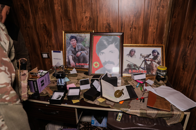 <p>Ancak t�m bunlar, (ter�r �rg�t�n�n) Suriye'nin kuzeydo�usunda kurmay� planlad��� devlet kurma hayalleri Allah Teala'n�n izniyle Suriye Savunma Bakanl��� kahramanlar� sayesinde yok edilmi�tir.'</p>