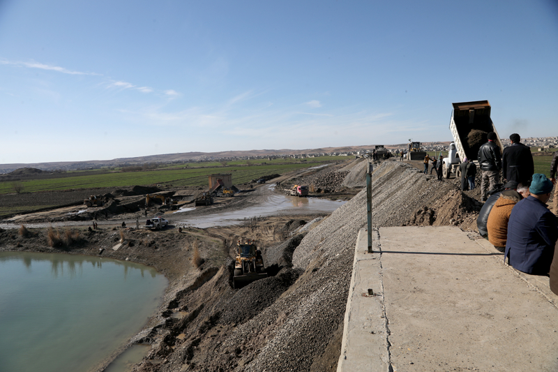 <p>�uyuk Beldesi sakinlerinden Halili Yusuf, ter�r �rg�t� YPG'nin 2014'te b�lge sakinlerini bilerek ve kas�tl� olarak zorla yerinden etti�ini belirtti.</p>