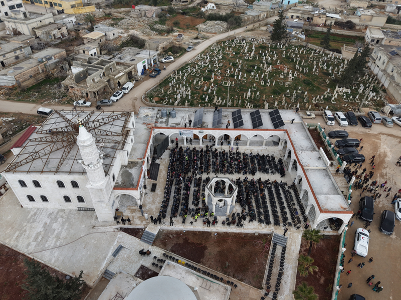 <p>T�rkiye'den Kalem Vakf�'n�n y�r�tt��� restorasyon projesi kapsam�nda a��lan bu k�lliyede bulunmaktan b�y�k mutluluk duydu�unu ifade eden Cengiz, 'Bu eser, ayn� zamanda Suriye'de ihtilaf�n ard�ndan T�rk dernekleri ve kurumlar�n�n katk�lar�yla restore edilen ilk eser olma �zelli�ini ta��yor.' dedi.</p>