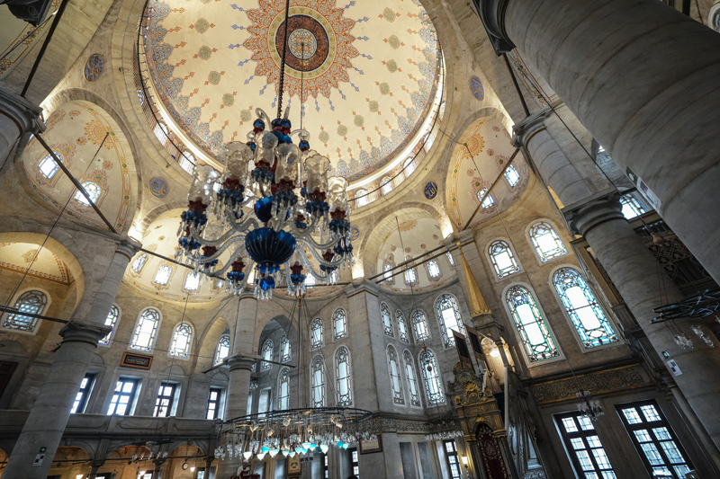 <p>Haliç kıyısındaki cami, bugün de hem ibadet mekanı hem ziyaretgah olarak İstanbul'un en yoğun ve en güçlü manevi merkezlerinden biri olma özelliğini koruyor.</p>