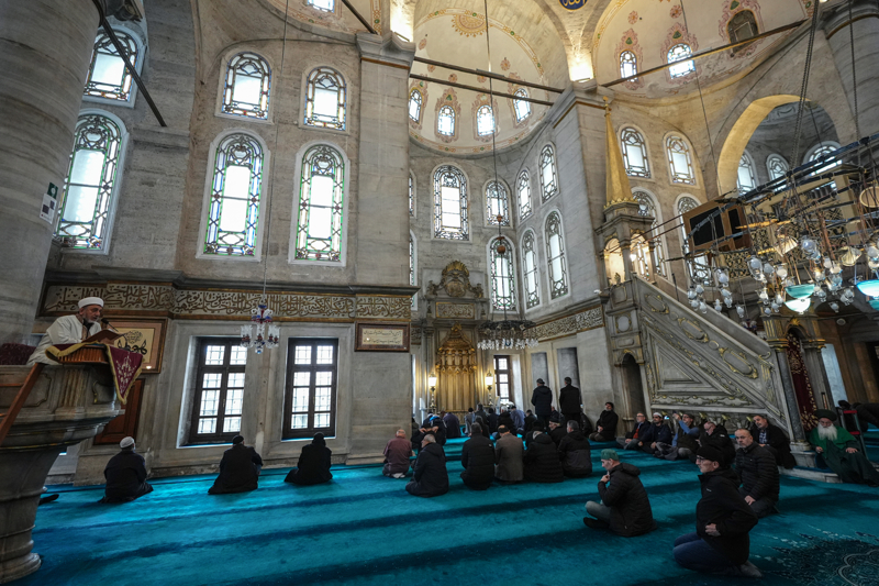 <p>Prof. Dr. Pektaş, Osmanlı sanatının batılılaşma döneminde caminin yeniden inşa edilmiş olmasına rağmen Mimar Sinan'ın 16. yüzyılda uyguladığı plan düzeninin tekrar edildiğini vurguladı.</p>