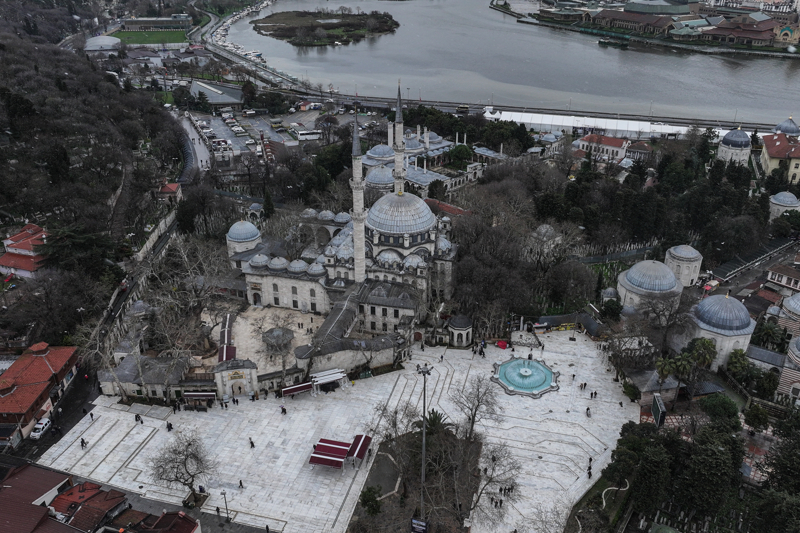 <p>Pektaş, bölgedeki çok sayıda türbe ve kabirlerin de önemli tarihi kayıtlar içerdiğine dikkati çekti.</p>