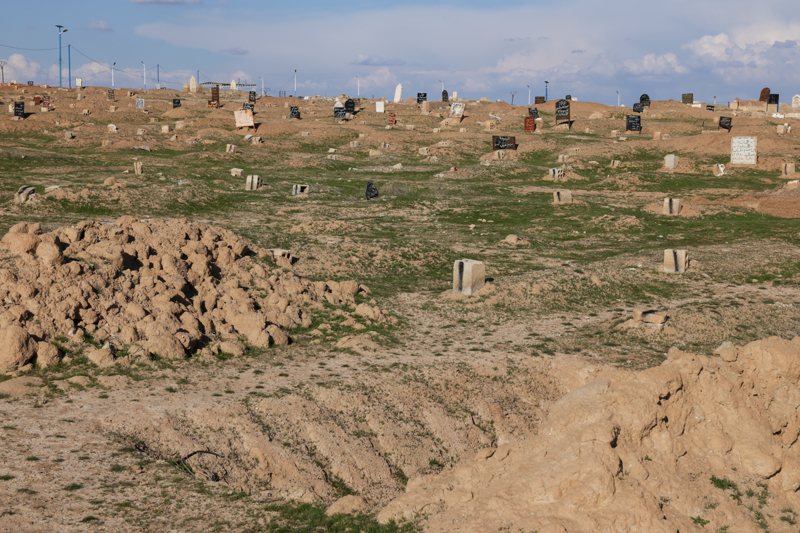 <p>K�t� insani ko�ullar� ile s�k s�k g�ndeme gelen Hol Kamp�, Suriye'deki i� sava� d�neminde 2015'te ter�r �rg�t� YPG'nin i�galine girdi.</p>