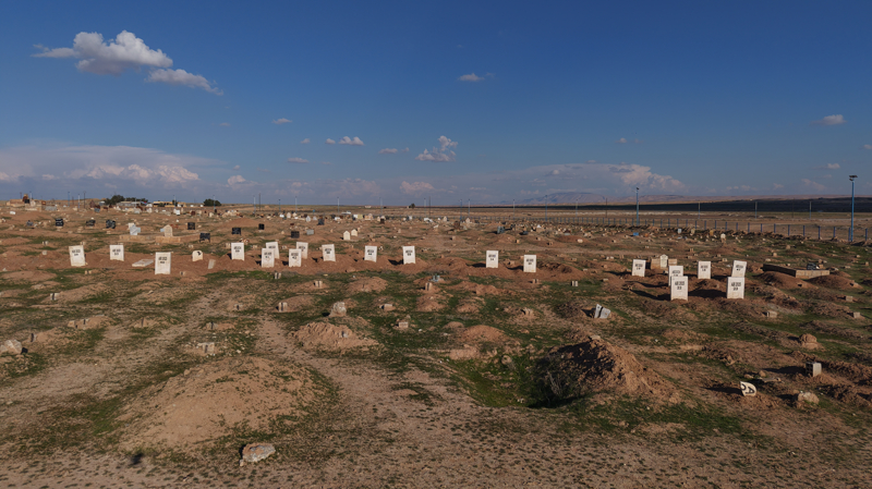 <p>Ter�r �rg�t� YPG, bu kampta ter�r �rg�t� DEA� ile �at��malardan ka�an sivillerin yan� s�ra teslim olan baz� DEA�'l�lar� ve ailelerini tutuyordu.</p>