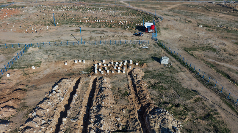 <p><b><p></p></b></p><p><b>HOL KAMPI</b></p><p><br></p><p>ABD'nin 2003'te Irak'� i�galiyle ba�layan �at��malardan ka�anlar i�in kurulan Hol Kamp�, Suriye'nin do�usundaki Haseke ilinde yer al�yor.</p>