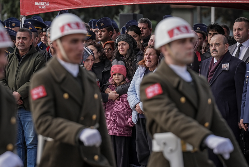 <p>�ehidin naa��, memleketi �zmir'de Hac� Mustafa Be�ik�io�lu Camisi'nde ikindi vakti d�zenlenecek cenaze t�reni sonras� Kadifekale Hava �ehitli�i'nde topra�a verilecek.</p>