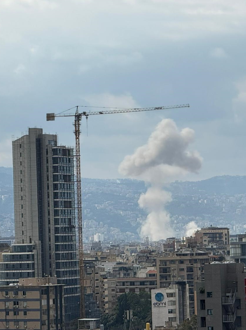 <p>�srail u�aklar�, 'Hizbullah'�n kalesi' olarak bilinen Dahiye b�lgesine 2 hava sald�r�s� daha d�zenledi. B�ylece sabah saatlerinden bu yana ger�ekle�tirilen hava sald�r�s� say�s� 6'ya ��kt�.</p>