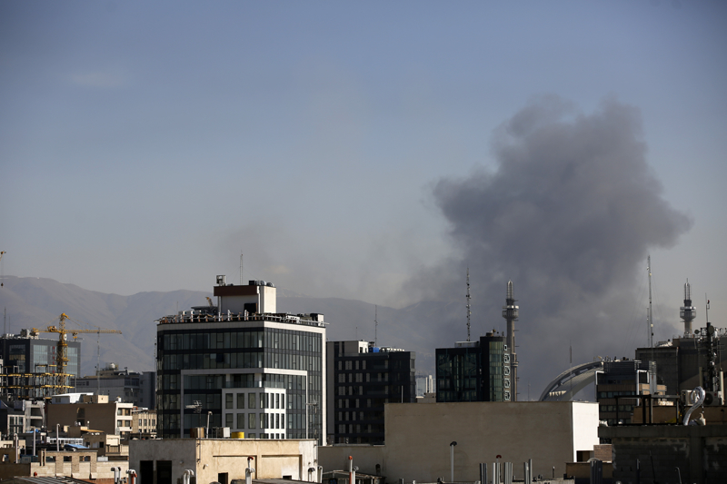 <p>�ran da �srail'in yan� s�ra ABD �slerinin bulundu�u Katar, Birle�ik Arap Emirlikleri (BAE) ve Bahreyn ba�ta olmak �zere baz� b�lge �lkelerinde belirledi�i hedeflere sald�r�larla kar��l�k verdi.</p>