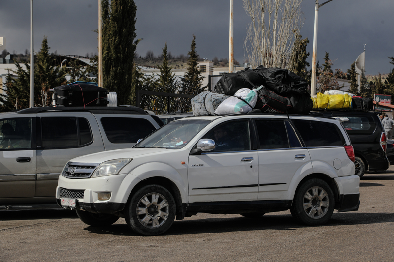 <p>D�n��lerin artmas�yla �am k�rsal�ndaki Cdeydet Yabus ve Humus ilindeki Cusiye s�n�r kap�lar�nda yo�unluk olu�urken yetkililer, bu iki kap�ya ek olarak Cisr Kammar ve Debbusiye s�n�r kap�lar�n� da a�mak i�in �al��ma ba�latt�.</p>