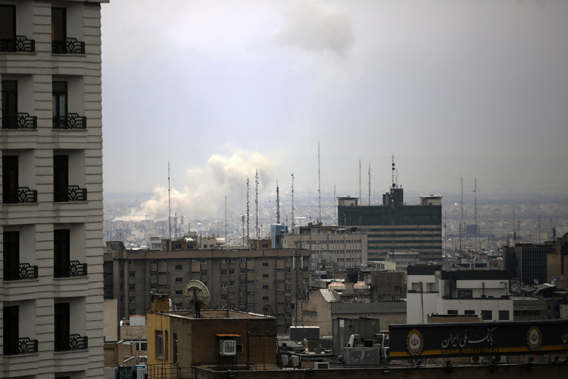 <p>�ran da �srail'in yan� s�ra ABD �slerinin bulundu�u Katar, Birle�ik Arap Emirlikleri (BAE) ve Bahreyn ba�ta olmak �zere baz� b�lge �lkelerinde belirledi�i hedeflere sald�r�larla kar��l�k verdi.</p>