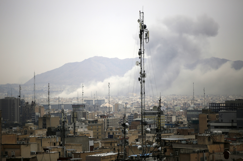 <p>�ranl� yetkililere g�re, ABD-�srail sald�r�lar�nda �l� say�s� 1348'i, yaral� say�s� 17 bini a�t�.</p>