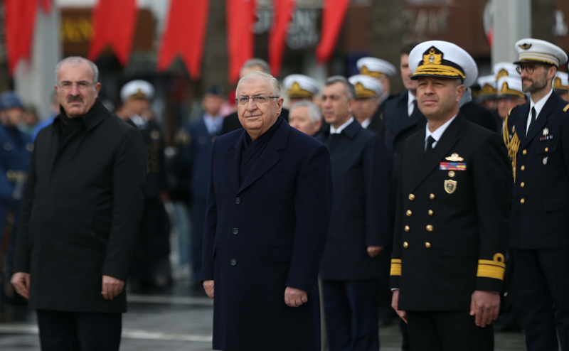 <p>T�rene, Milli Savunma Bakan� Ya�ar G�ler, �anakkale Valisi �mer Toraman ile �anakkale Bo�az ve Garnizon Komutan� Tu�amiral Mustafa Bi�en de kat�ld�.</p>