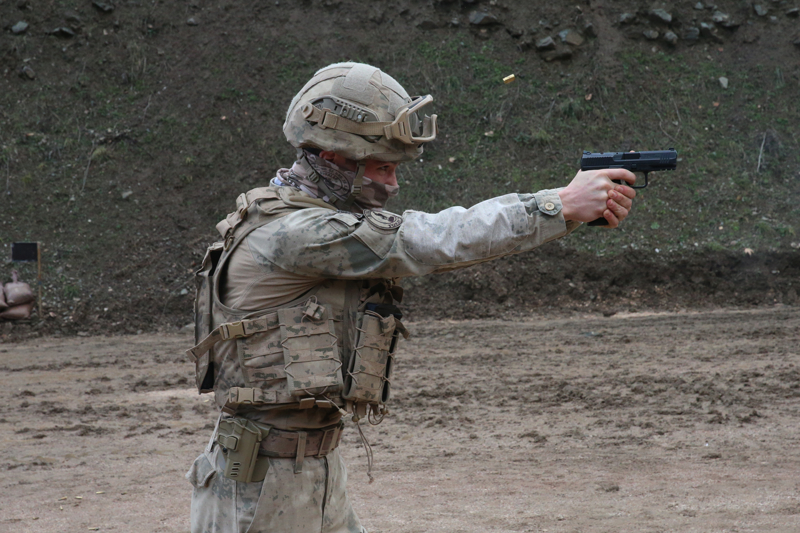 <p>Anadolu Ajans� ekibi, Tokat Jandarma �zel Harekat Tabur Komutanl��� 'Boralar' adl� timlerin tatbikatlar�n� g�r�nt�ledi.</p>