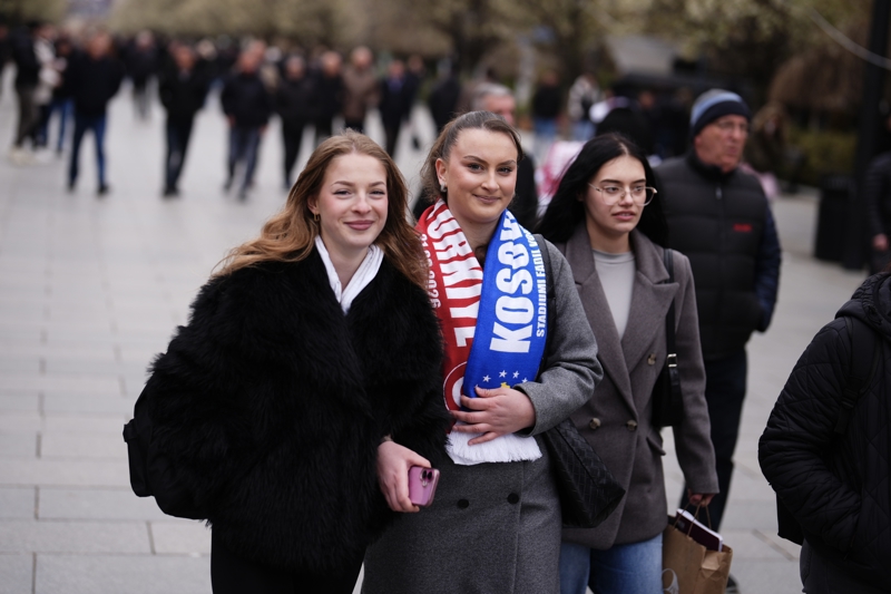 <p>T�m T�rk taraftarlara kahve ve �ay ikram�m�zd�r.</p>