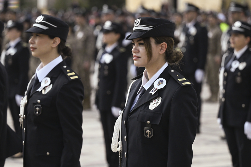 <p>G�c�n� kanunlardan, deste�ini aziz milletimizden alan T�rk Polis Te�kilat�m�z, g�sterdi�iniz hedefler do�rultusunda ve ilkelerinizin �����nda, istiklal ve istikbalimize kast eden, her t�rl� tehdide kar��, ayn� azim ve inan�la g�revini ifa edecek; 'en b�y�k eserim' dedi�iniz ve bizlere emanet etti�iniz Cumhuriyetimizi, ilelebet ya�atmak i�in, var g�c�yle �al��maya devam edecektir. Her bir personelimizle birlikte, 181'inci kurulu� y�l d�n�m�ne eri�menin gururunu ya�arken, ba�ta zat� aliniz olmak �zere, �stiklal M�cadelesi'nin t�m kahramanlar�n�, aziz �ehitlerimizi rahmet ve minnetle an�yor, kahraman gazilerimize ��kranlar�m� sunuyorum. Cesareti, sadakati ve sars�lmaz vazife �uuruyla, milletimizin gurur kayna�� olan, T�rk Polis Te�kilat�'n�n 181'inci Kurulu� Y�l D�n�m�'n�, en i�ten dileklerimle kutluyorum. Ruhunuz �ad olsun.'</p>